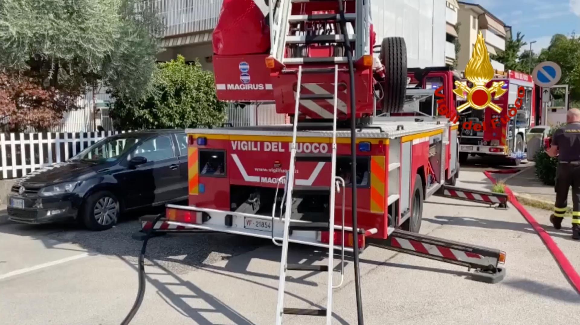 Copertina per Fiamme in una mansarda a Gorizia, evacuata una palazzina di via Smareglia